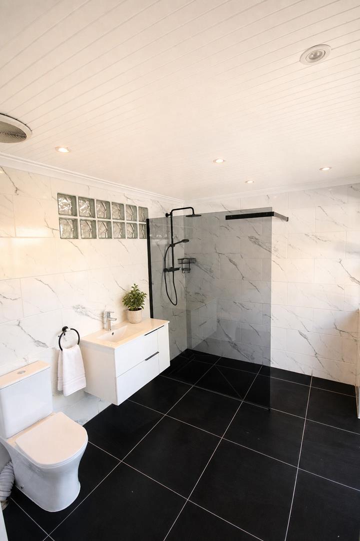 To Let 4 Bedroom Property for Rent in Tamboerskloof Western Cape